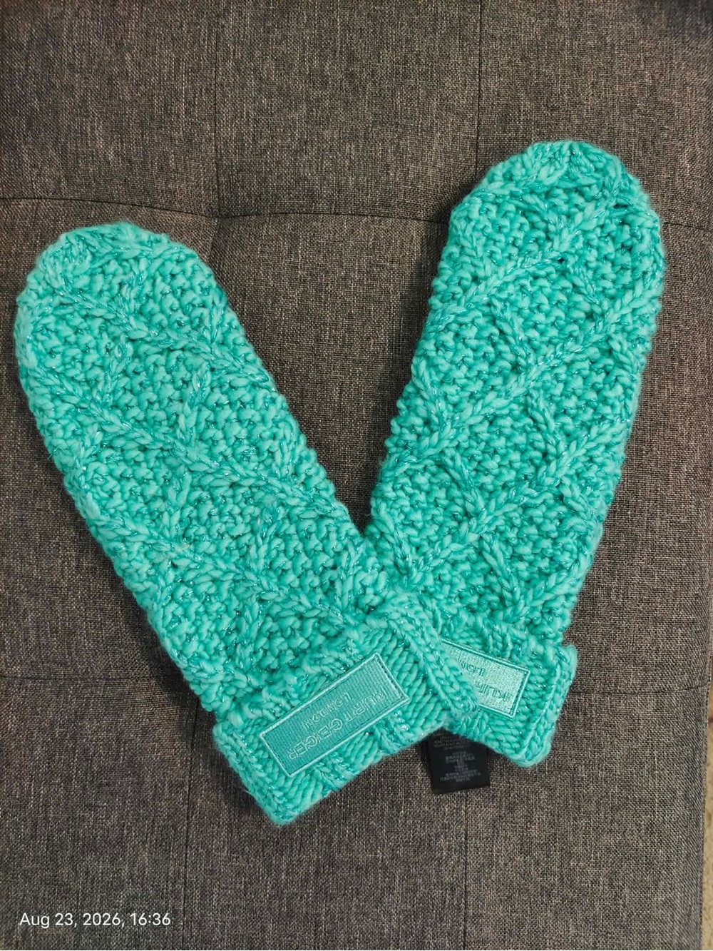 NWOT Kurt Geiger London Cable Knit Mittens Green Metallic
